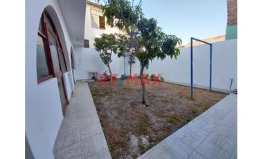 Hermosa Casa Urb. Los Pinos. Chimbote ID 1089416