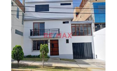 Hermosa Casa Urb. Los Pinos. Chimbote ID 1089416