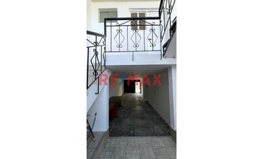 Hermosa Casa Urb. Los Pinos. Chimbote ID 1089416