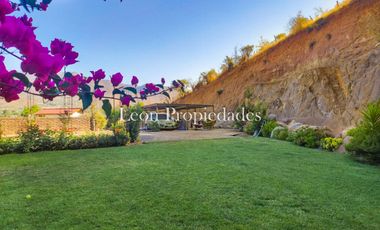 Se vende hermosa casa en Curacavi centro.