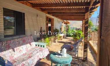 Se vende hermosa casa en Curacavi centro.