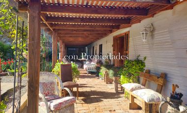 Se vende hermosa casa en Curacavi centro.