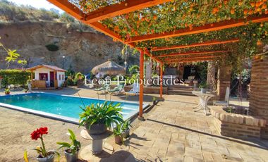 Se vende hermosa casa en Curacavi centro.