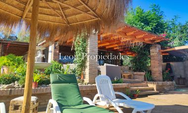 Se vende hermosa casa en Curacavi centro.