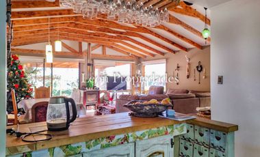 Se vende hermosa casa en Curacavi centro.