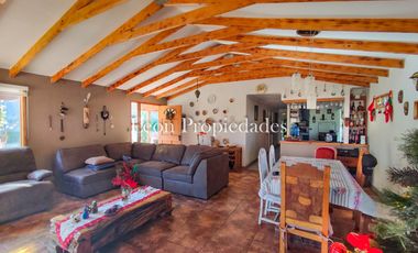 Se vende hermosa casa en Curacavi centro.