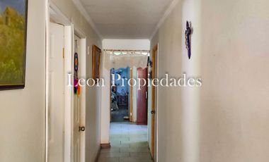 Se vende hermosa casa en Curacavi centro.