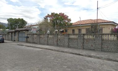 Casa con Terreno de Venta en Conocoto - La Bocatoma