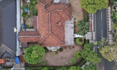RUMAH di Jl MARTIMBANG, KEBAYORAN BARU, JAKSEL, DEPAN TAMAN