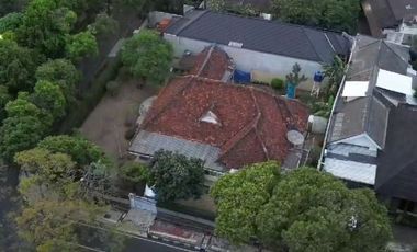 RUMAH di Jl MARTIMBANG, KEBAYORAN BARU, JAKSEL, DEPAN TAMAN