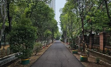 RUMAH di Jl MARTIMBANG, KEBAYORAN BARU, JAKSEL, DEPAN TAMAN