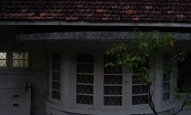 RUMAH di Jl MARTIMBANG, KEBAYORAN BARU, JAKSEL, DEPAN TAMAN