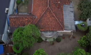 RUMAH di Jl MARTIMBANG, KEBAYORAN BARU, JAKSEL, DEPAN TAMAN