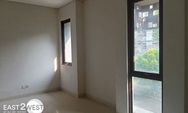 Dijual/Disewakan Rumah Regentown BSD City Tangerang Bagus Cantik Nyaman Lokasi Sangat Strategis