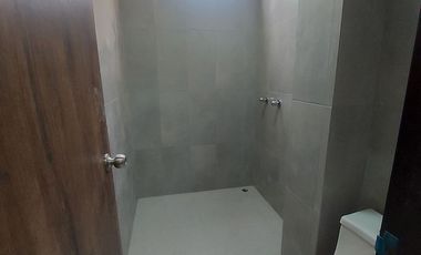 En Machala de Venta Hermosa Casa de 3 Dormitorios en Urbanización Privada