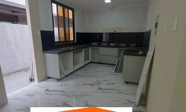 En Machala de Venta Hermosa Casa de 3 Dormitorios en Urbanización Privada