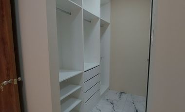 En Machala de Venta Hermosa Casa de 3 Dormitorios en Urbanización Privada