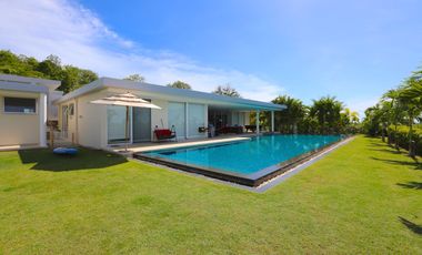Modern Luxurious 5 bed Villa with a View