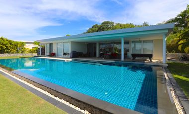 Modern Luxurious 5 bed Villa with a View