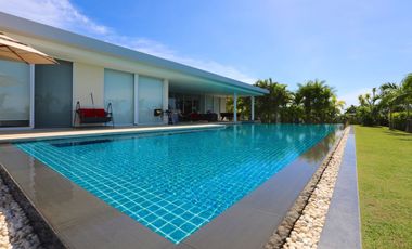 Modern Luxurious 5 bed Villa with a View