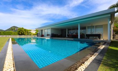 Modern Luxurious 5 bed Villa with a View
