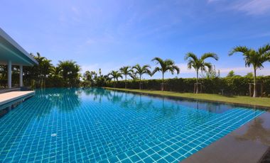 Modern Luxurious 5 bed Villa with a View