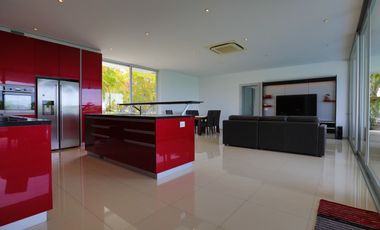 Modern Luxurious 5 bed Villa with a View