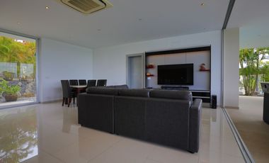Modern Luxurious 5 bed Villa with a View