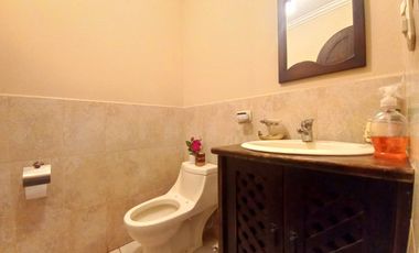 CASA EN VENTA CON DORMITORIO EN PLANTA BAJA, SECTOR CDLA DE INGENIEROS