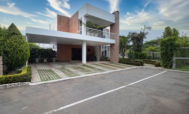 ALQUILER o VENTA  CASA - PANCE- LUXURY