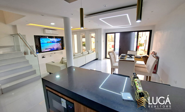 Moderna Casa en urbanización privada en venta, sector sur de Manta, Ecuador