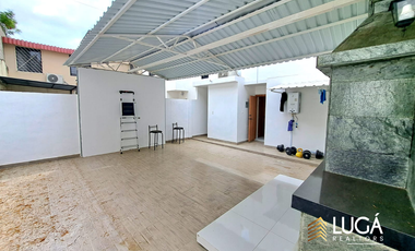 Moderna Casa en urbanización privada en venta, sector sur de Manta, Ecuador