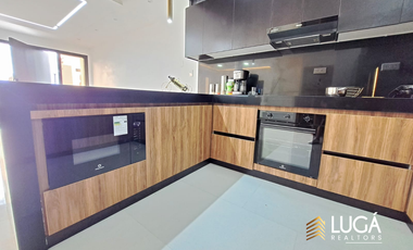 Moderna Casa en urbanización privada en venta, sector sur de Manta, Ecuador