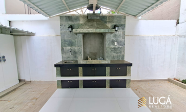 Moderna Casa en urbanización privada en venta, sector sur de Manta, Ecuador