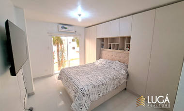 Moderna Casa en urbanización privada en venta, sector sur de Manta, Ecuador