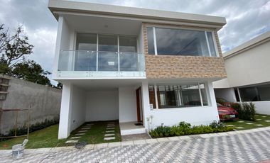 Casa en venta en tumbaco hilacril a estrenar cerca a la plaza