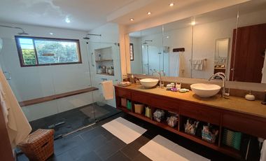 Countryhome on Double Lot in Residential Community - Llanogrande