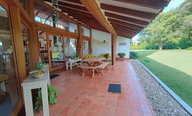 Countryhome on Double Lot in Residential Community - Llanogrande
