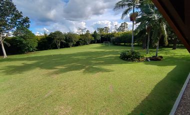 Countryhome on Double Lot in Residential Community - Llanogrande