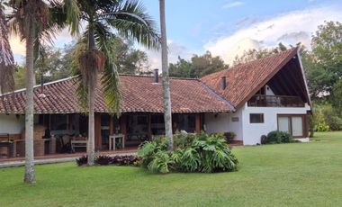 Countryhome on Double Lot in Residential Community - Llanogrande
