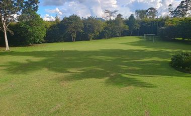 Countryhome on Double Lot in Residential Community - Llanogrande