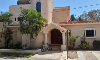 Hermosa casa con piscina en residencial de Puerto Aventuras, 3 minutos al mar