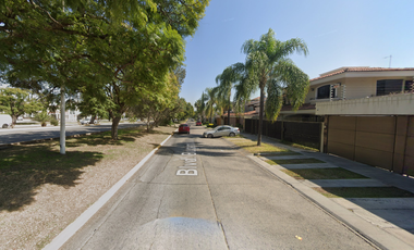 Blvd. Bugambilias, Bugambilias, Zapopan, Jalisco, México. Hermosa casa en remate bancario. Oportunidad única de inversión. no créditos.