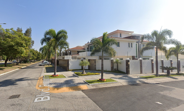 Blvd. Bugambilias, Bugambilias, Zapopan, Jalisco, México. Hermosa casa en remate bancario. Oportunidad única de inversión. no créditos.