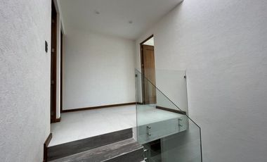 CASA NUEVA EN VENTA CON RECÁMARA EN PLANTA BAJA EN VENTA FRACC. PRADERAS ALTOZANO JUNTO A CLUB DE GOLF ALTOZANO