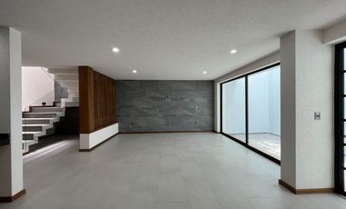 CASA NUEVA EN VENTA CON RECÁMARA EN PLANTA BAJA EN VENTA FRACC. PRADERAS ALTOZANO JUNTO A CLUB DE GOLF ALTOZANO