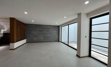 CASA NUEVA EN VENTA CON RECÁMARA EN PLANTA BAJA EN VENTA FRACC. PRADERAS ALTOZANO JUNTO A CLUB DE GOLF ALTOZANO
