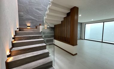 CASA NUEVA EN VENTA CON RECÁMARA EN PLANTA BAJA EN VENTA FRACC. PRADERAS ALTOZANO JUNTO A CLUB DE GOLF ALTOZANO