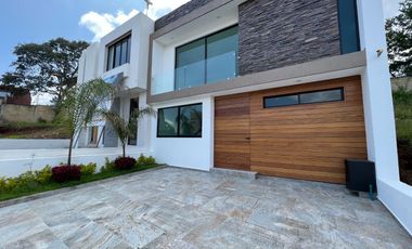 CASA NUEVA EN VENTA CON RECÁMARA EN PLANTA BAJA EN VENTA FRACC. PRADERAS ALTOZANO JUNTO A CLUB DE GOLF ALTOZANO