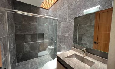 CASA NUEVA EN VENTA CON RECÁMARA EN PLANTA BAJA EN VENTA FRACC. PRADERAS ALTOZANO JUNTO A CLUB DE GOLF ALTOZANO